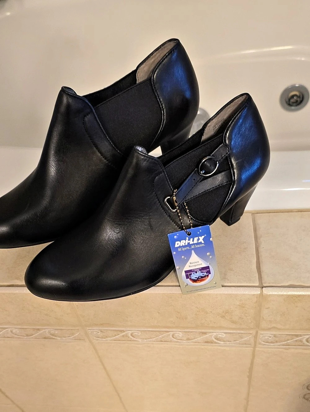 aetrex Eddie Leather Heels in Black US 10 NWT